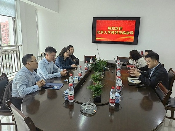 科技局章春媚局長(zhǎng)帶領(lǐng)北大張教授一行來(lái)公司調(diào)研的圖片